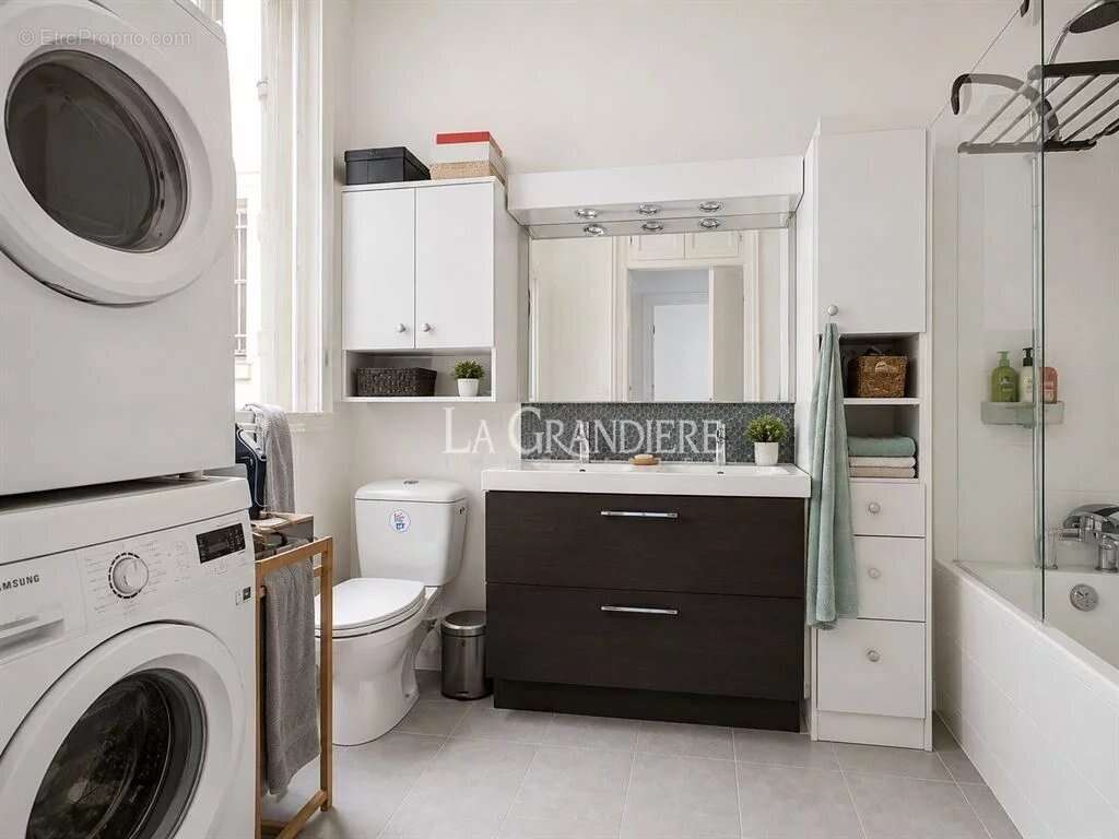 Appartement à PARIS-16E