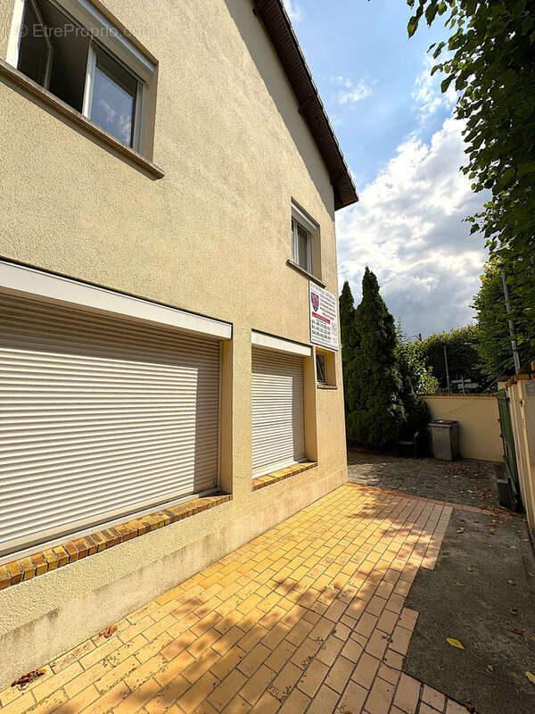 Pour investisseur : face à la Mairie, appartement vendu loué proche gare RER B - photo 3