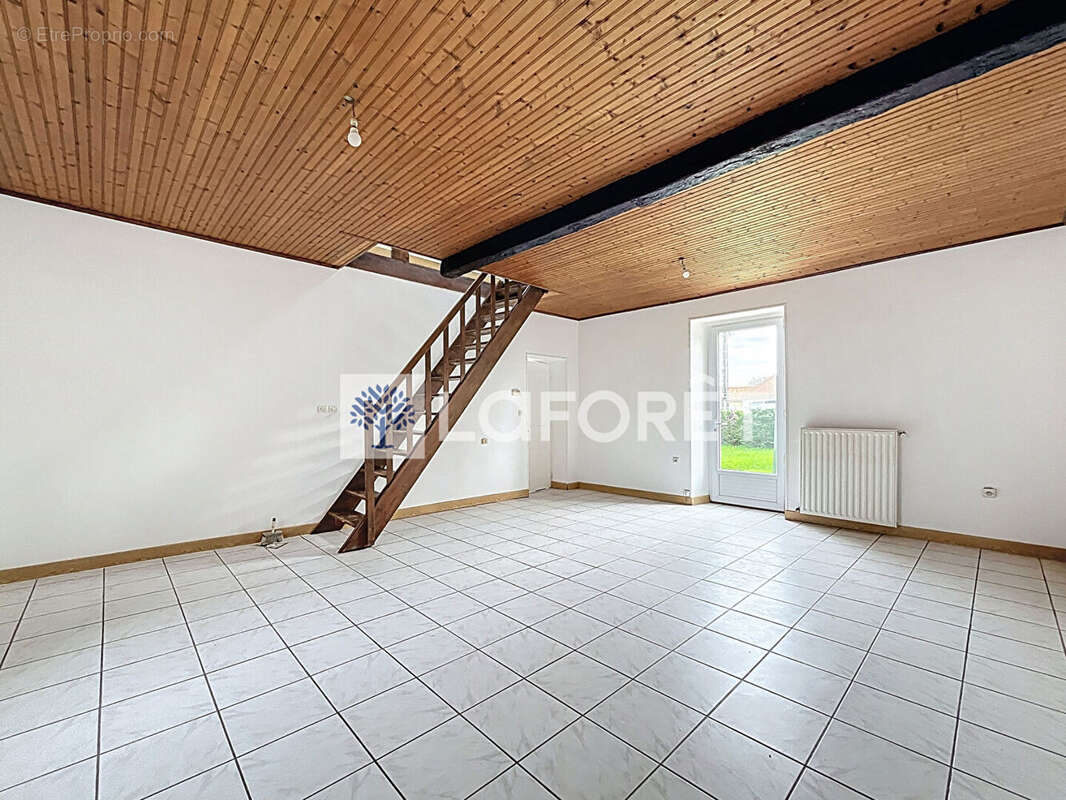 À Vendre - Maison idéale pour résidence principale ou investissement locatif - photo 8