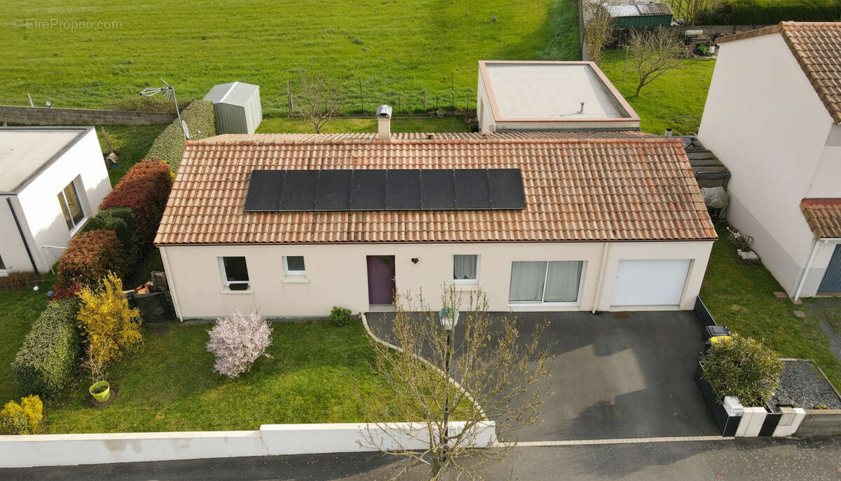 Maison à SAINT-GEORGES-DES-GARDES