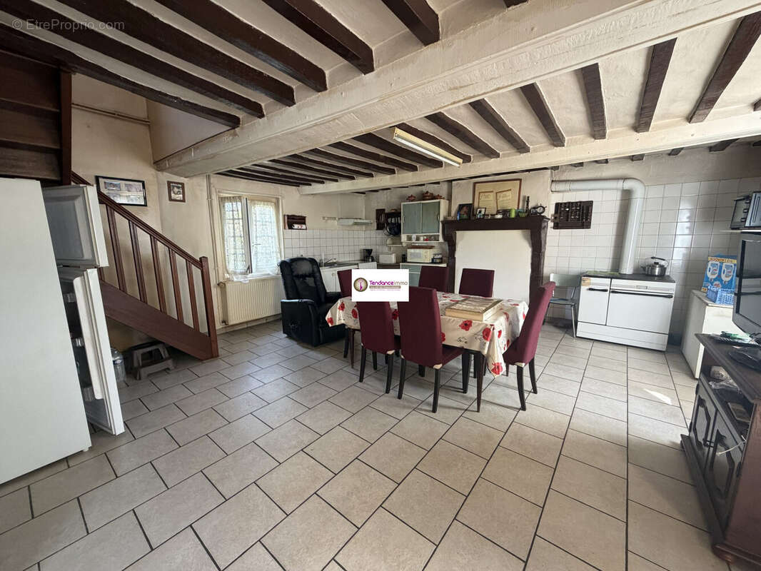 Maison à VILLAINES-LA-CARELLE