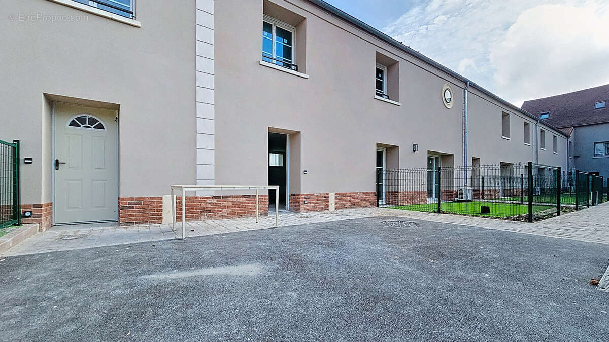 Maison à BUSSY-SAINT-GEORGES