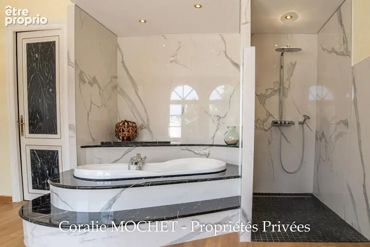 Nantes sud -domaine d'exception du xviii-455 m² -parc de 1,23 ha -piscine couverte - photo 8