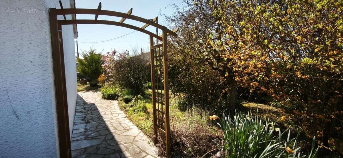 Maison à NIORT (79) - photo 2