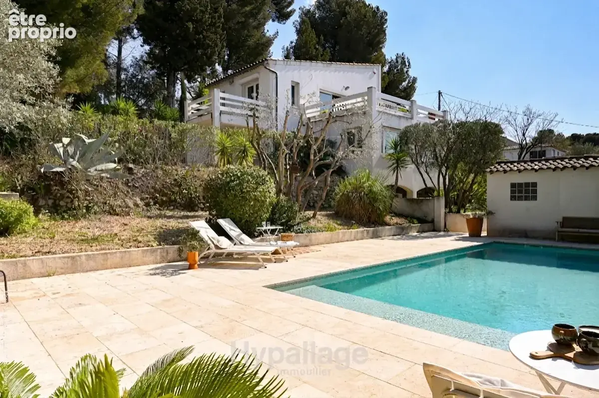 Villa T5 200 m2 avec piscine, stationnement et terrain de 1 600 m2 - photo 2