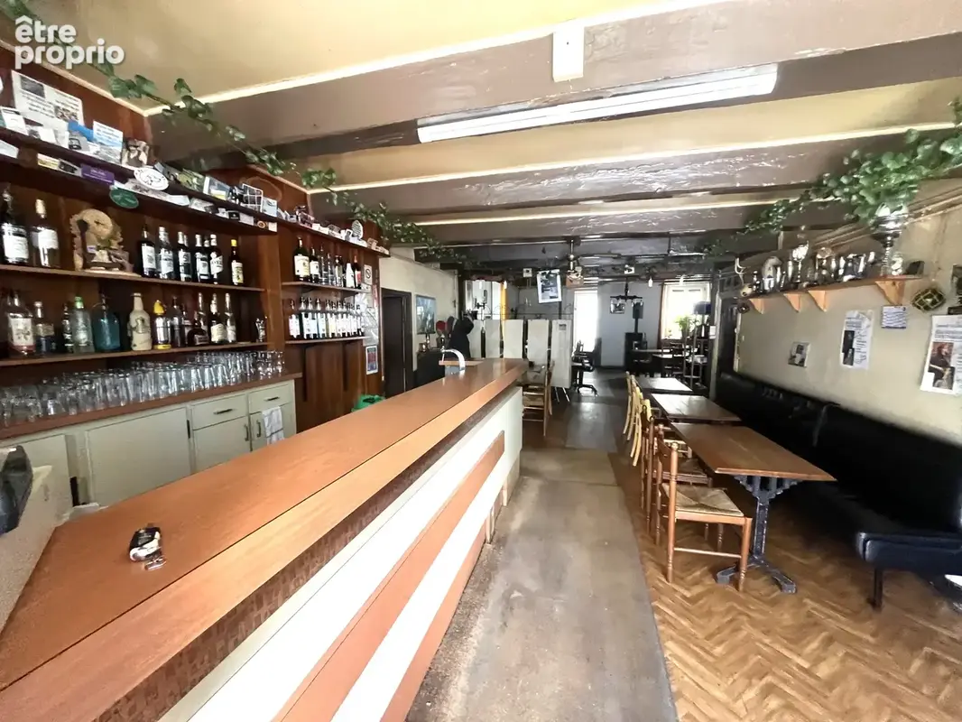 Centre d'Egliseneuve d'Entraigues Bar avec activité d’Hôtel-Restaurant - photo 3