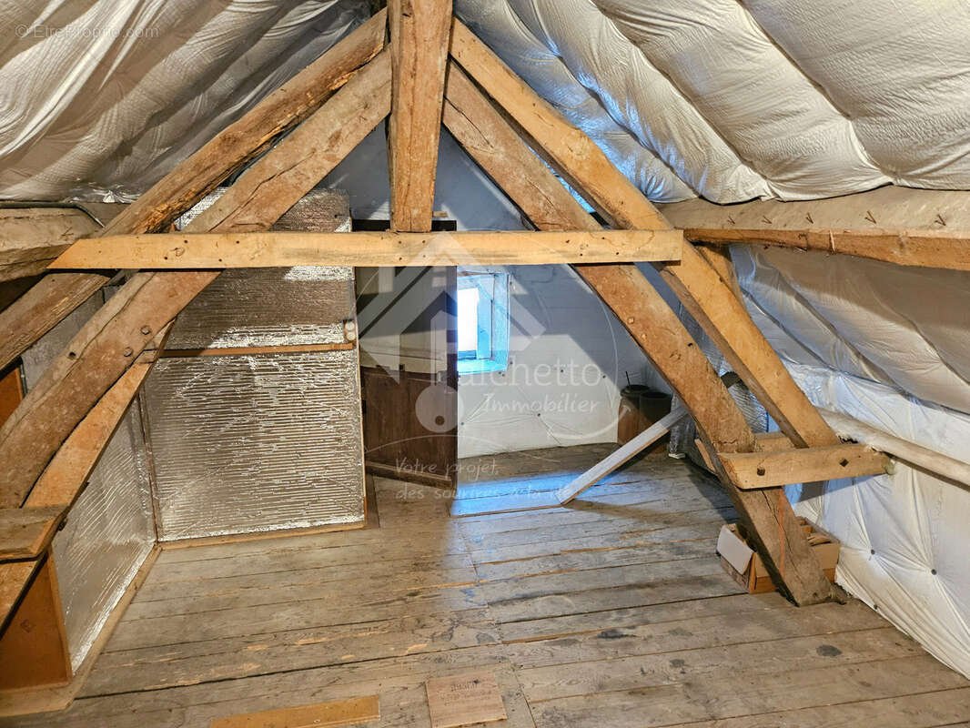 Maison à MONTAIGU-LE-BLIN