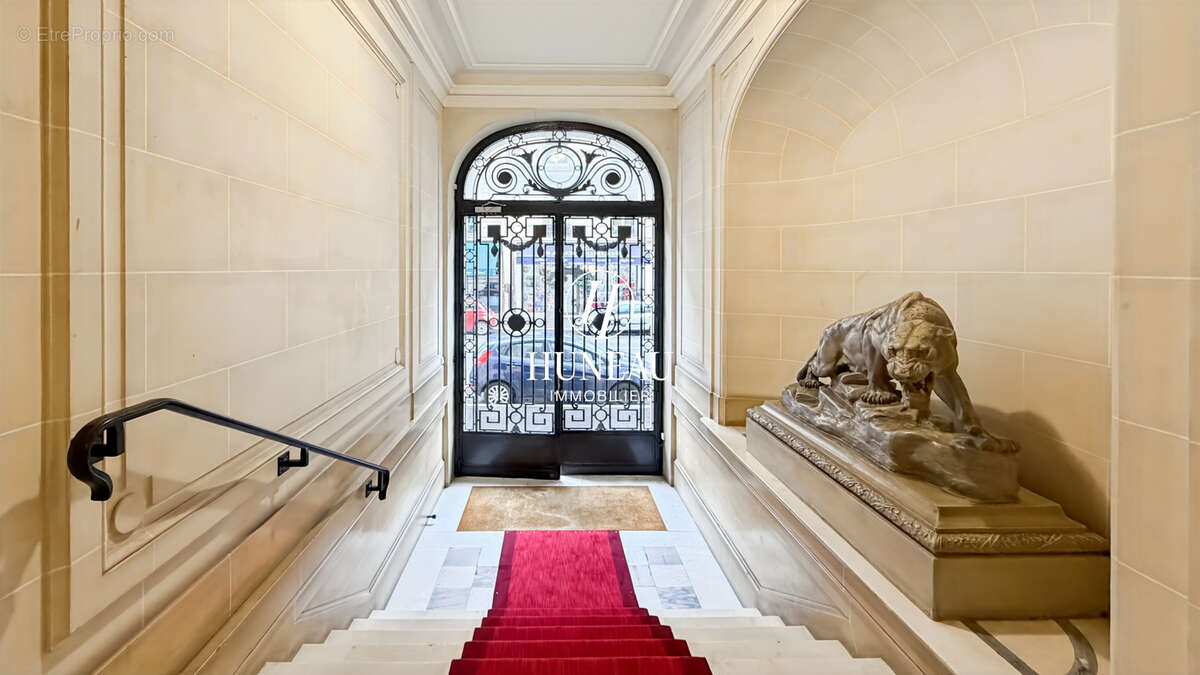 Appartement à PARIS-17E