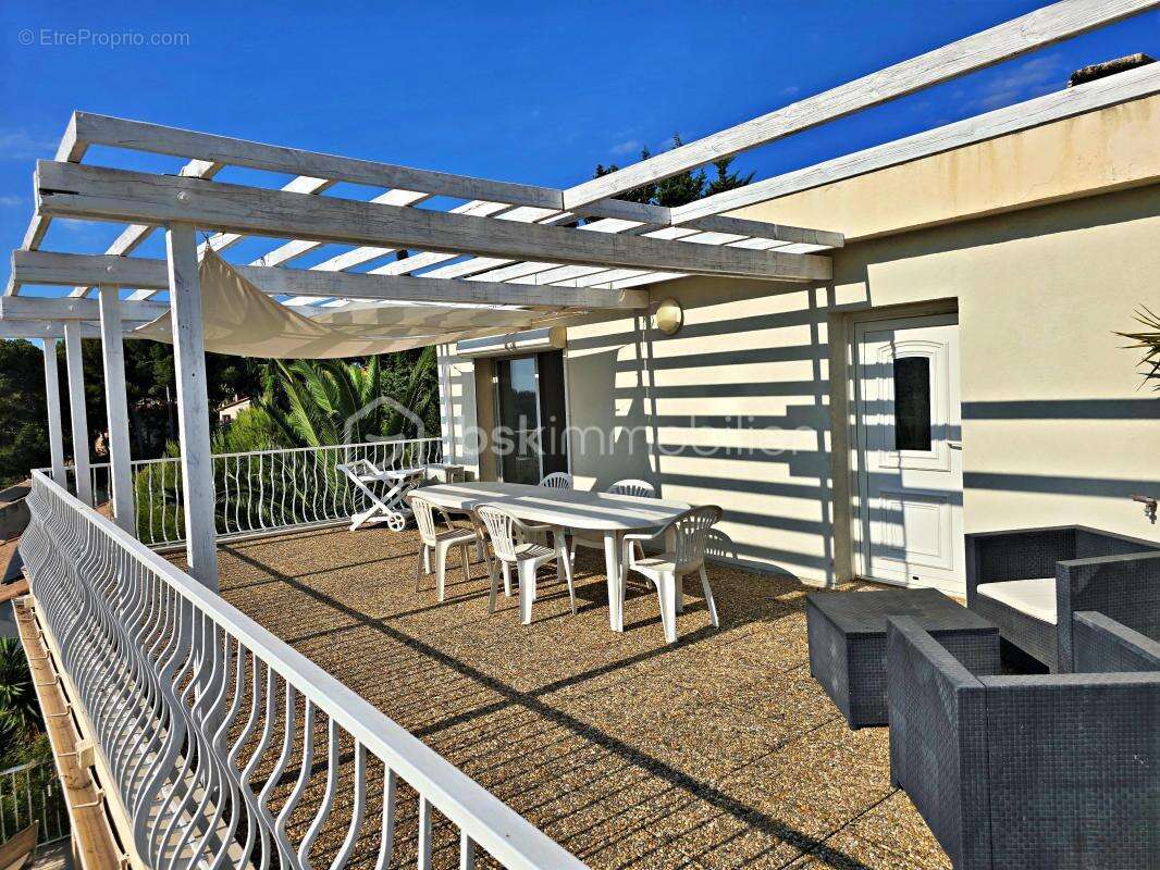 À 2 minutes à pied du port – Vue mer – Propriété de caractère 186 m² – 3 logements – Piscine - photo 16