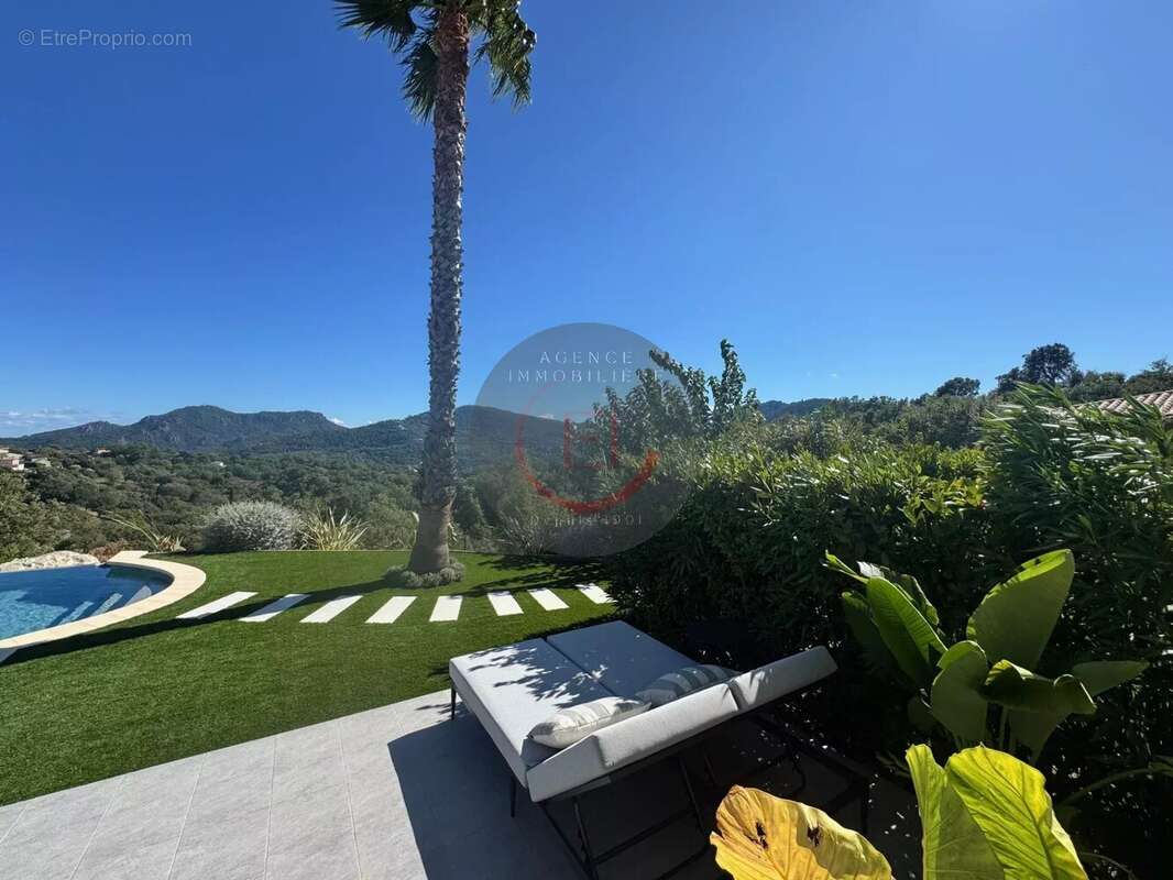 Maison à LES ADRETS-DE-L&#039;ESTEREL