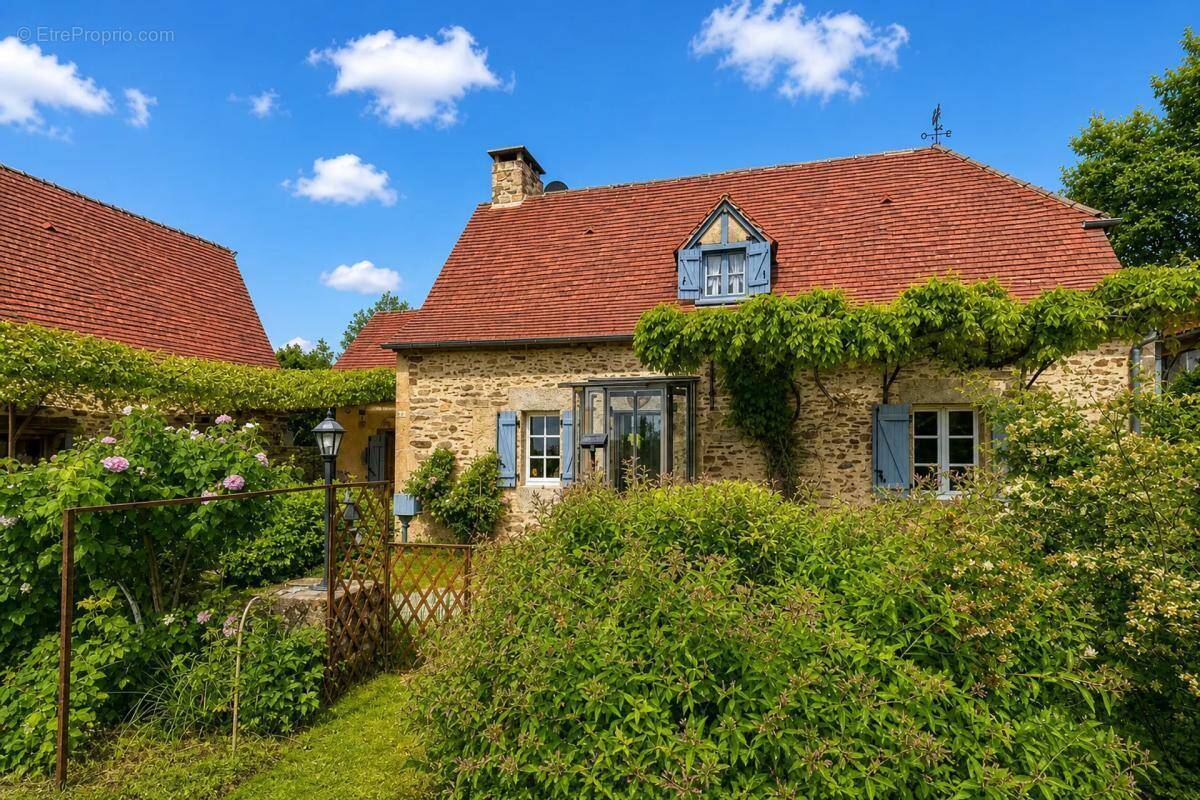 Maison à LACAPELLE-MARIVAL