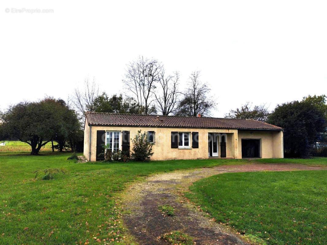 Maison à VARZAY