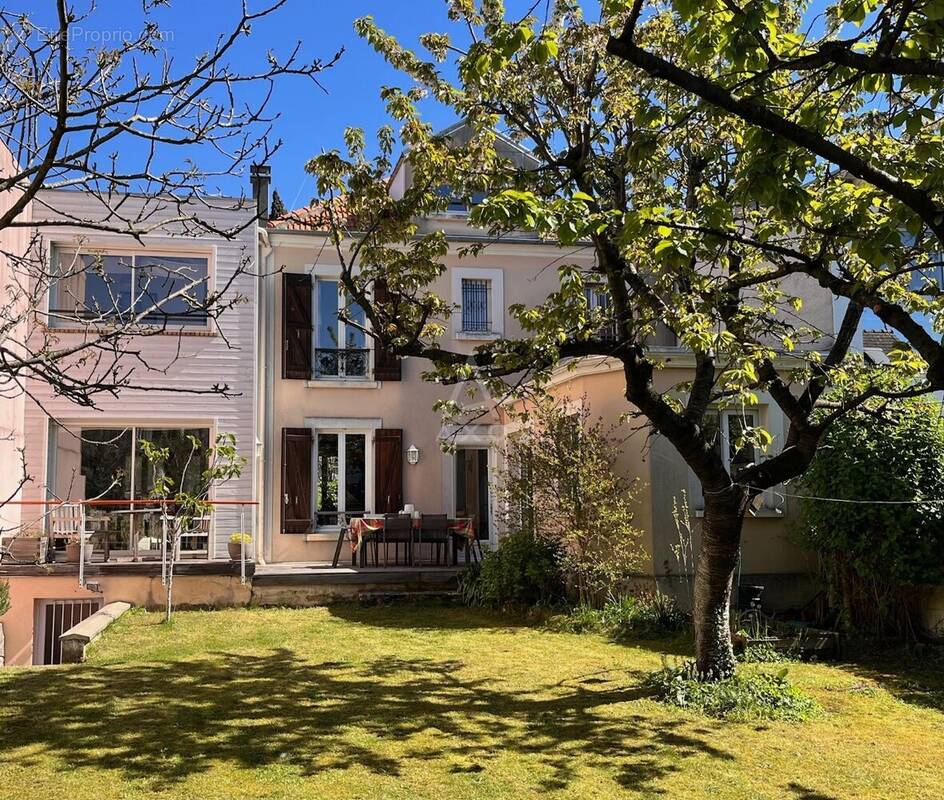 Maison à SAINT-MAUR-DES-FOSSES