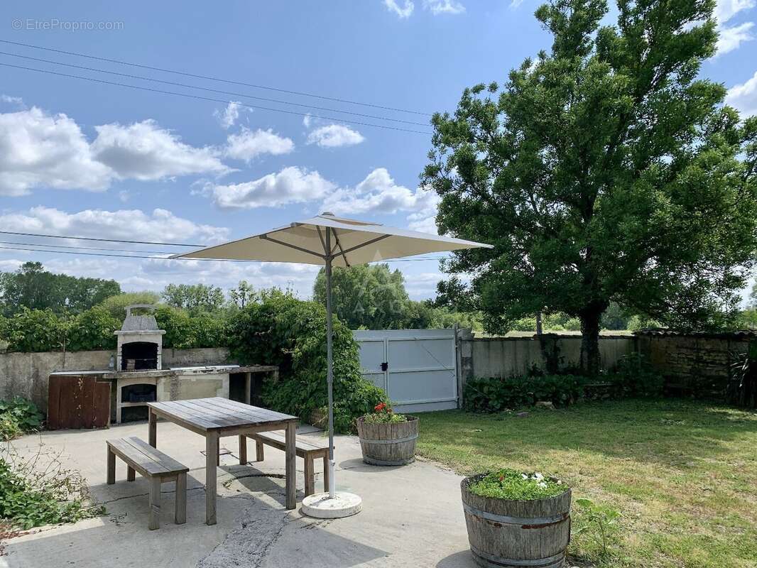 Maison à BRIZAMBOURG