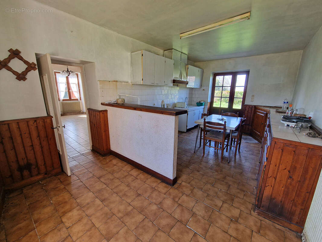 Maison 86 m² à Chambon  - photo 4