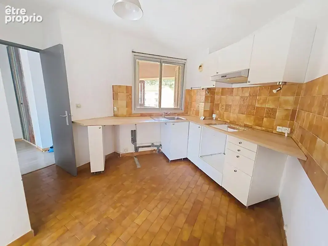 Carqueiranne coeur de ville - T3, 60 m², terrasse vue mer, 2 pkgs, au calme - photo 8
