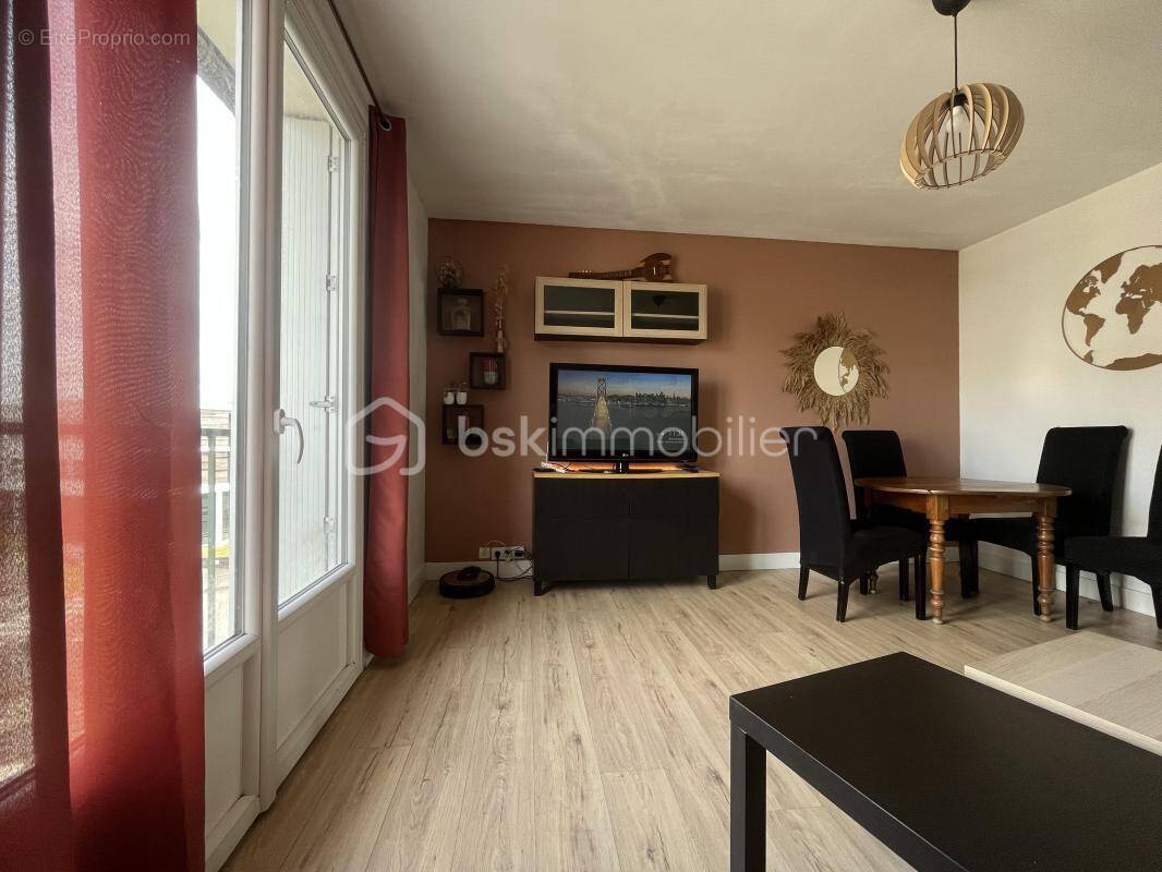 Appartement à FOUGERES