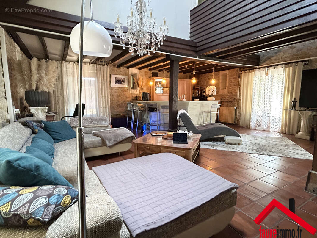 Maison à TERRASSON-LAVILLEDIEU