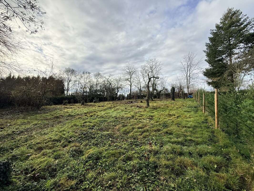 Terrain à MARIGNE-PEUTON