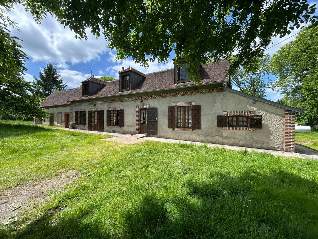 Maison à CHAMPS