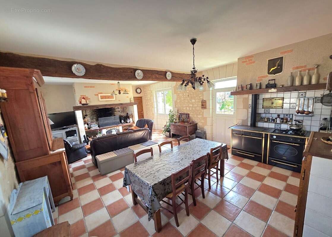 Maison à POUZAY