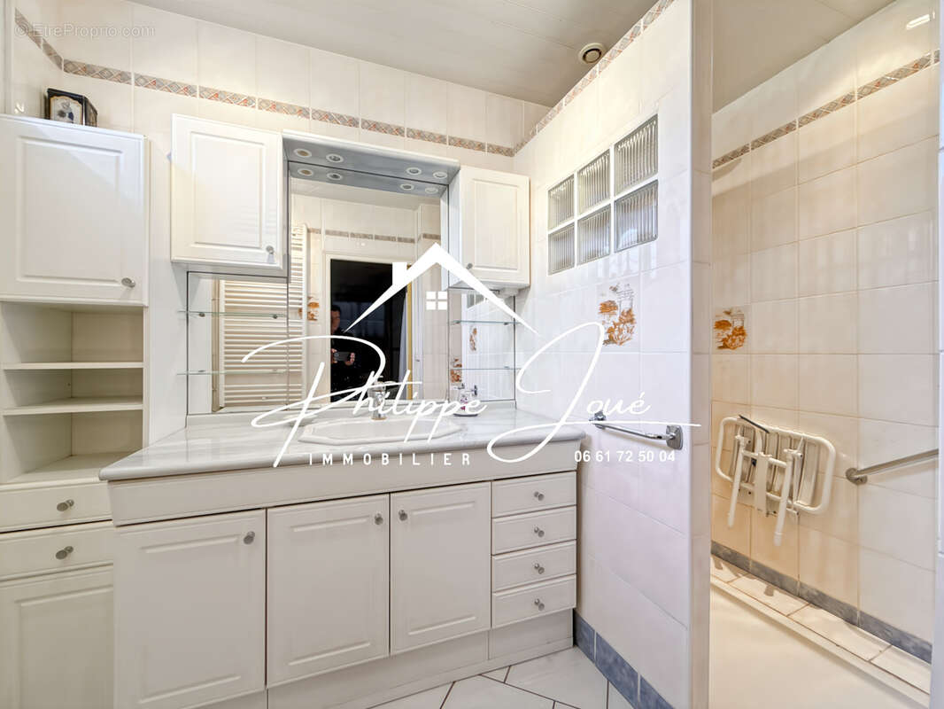 Maison à VILLENEUVE-L'ARCHEVEQUE