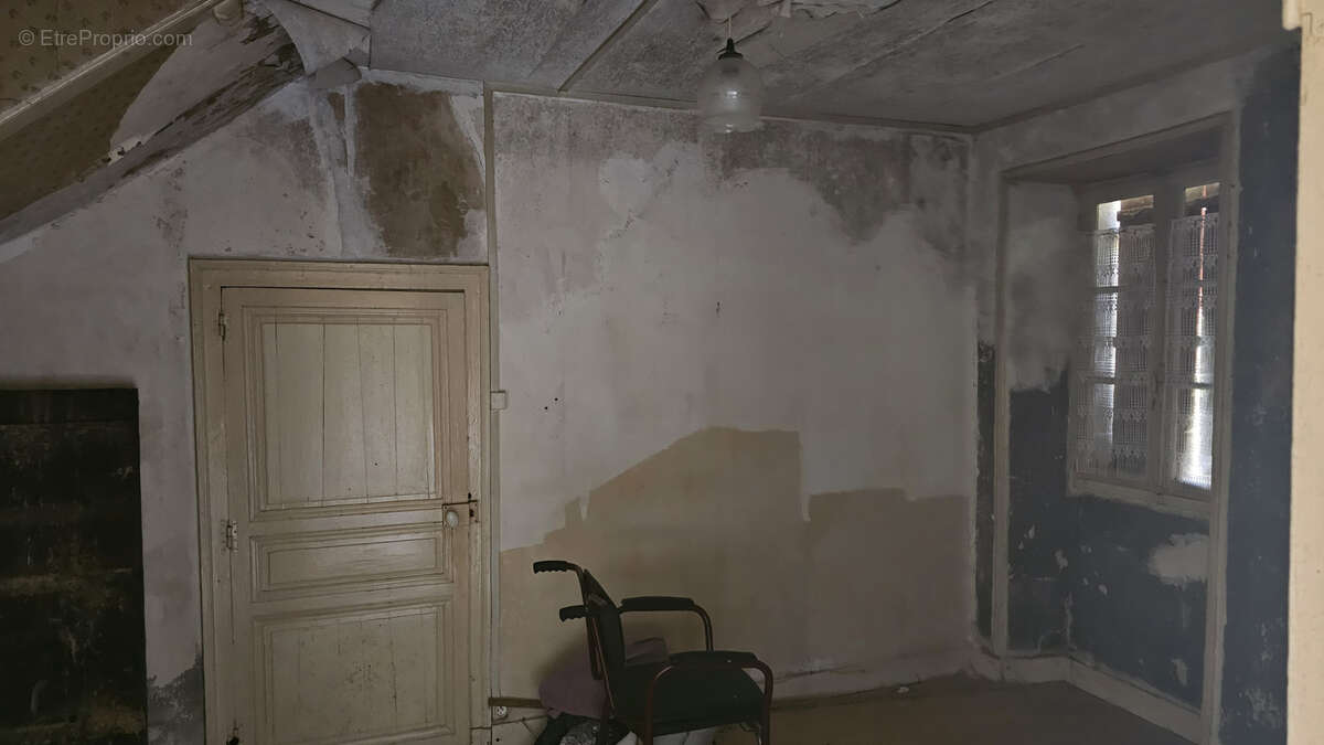 Maison ancienne avec dépendances et terrain à rénover - photo 5