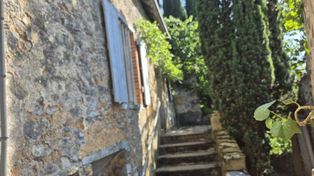 Charmante maison coeur de Chemené le Roi (53) - photo 2