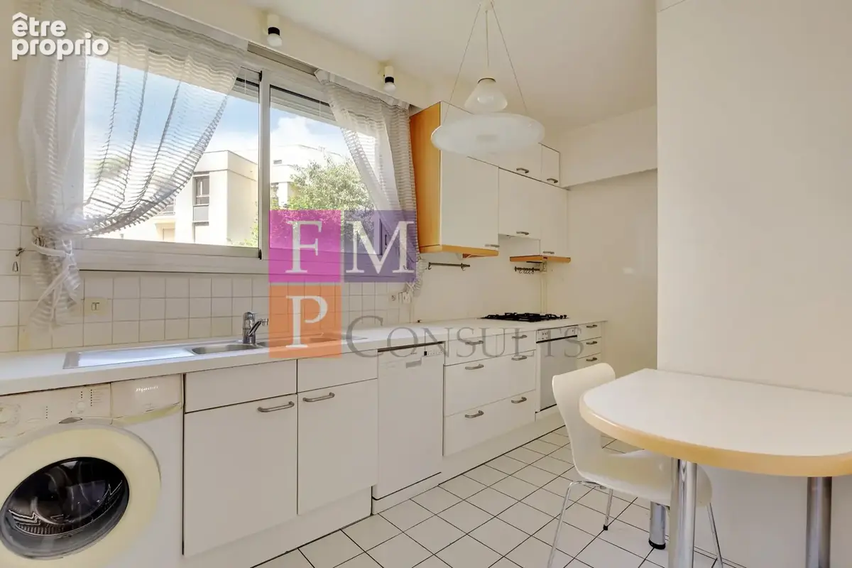 Appartement lumineux de 4 pièces avec balcon   Parking - Cave-Paris 12e, Avenue de Saint-Mandé - photo 6