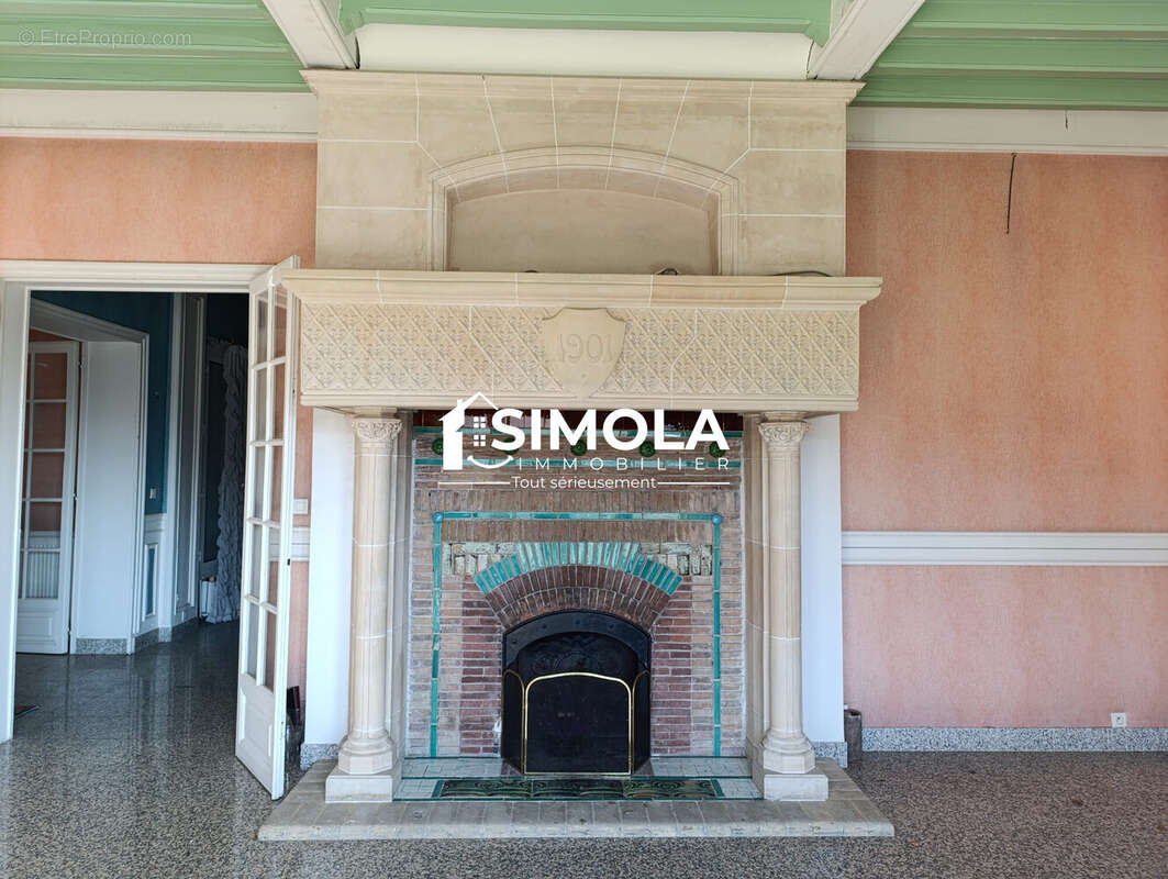  CHEMINEE DU SALON PIERRE ET BRIQUE - Maison à CLAYE-SOUILLY