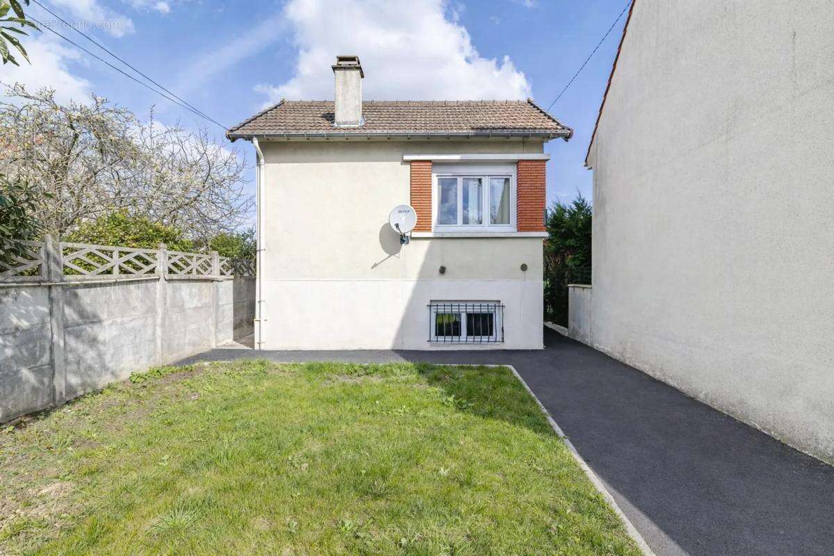 Maison à SARTROUVILLE