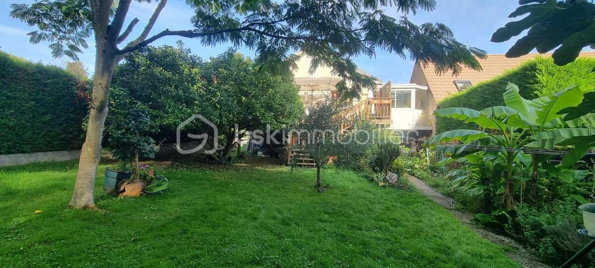 Maison à LES CLAYES-SOUS-BOIS