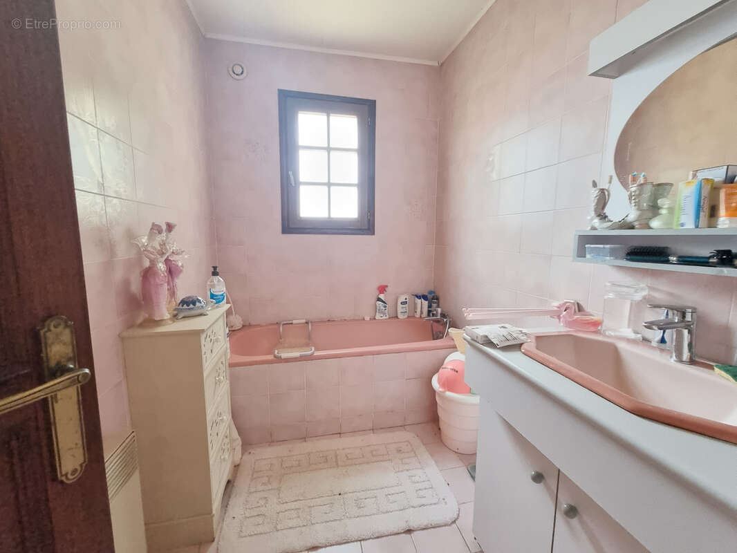 Appartement à REGUSSE
