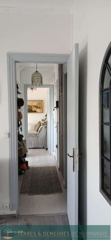 A DIEPPE, en Normandie, charmant appartement 2 pièces front de mer, rénové et vendu meublé. - photo 4