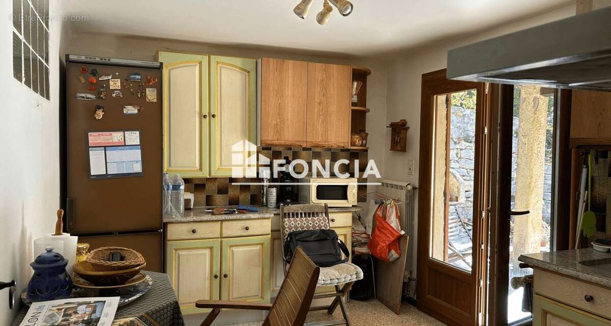 A Salon-de-Provence dans le vallon du Val de Cuech, Maison de 112 m2 sur un terrain de 2.730 m2 - photo 6