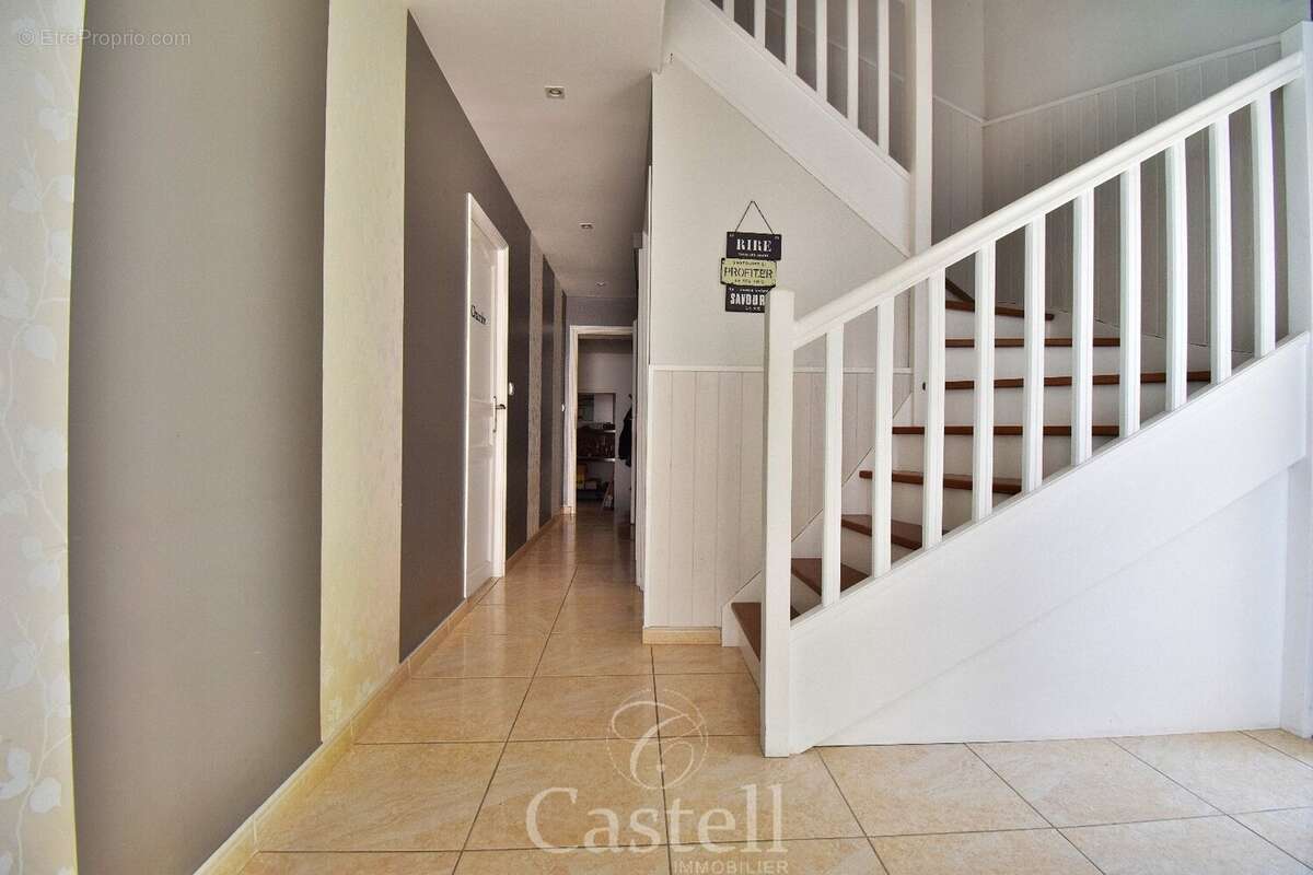 *** Villa type 5 + piscine + double garage *** - photo 11