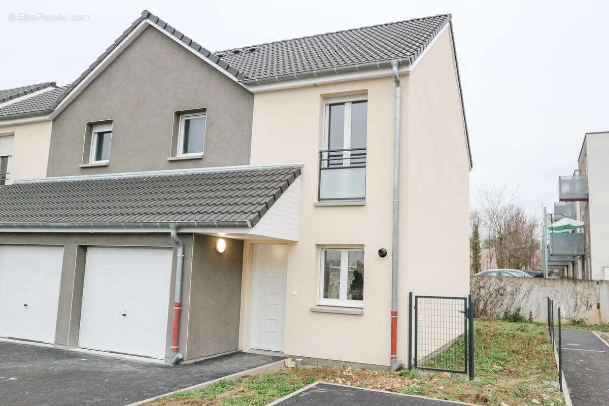 Maison à JARVILLE-LA-MALGRANGE