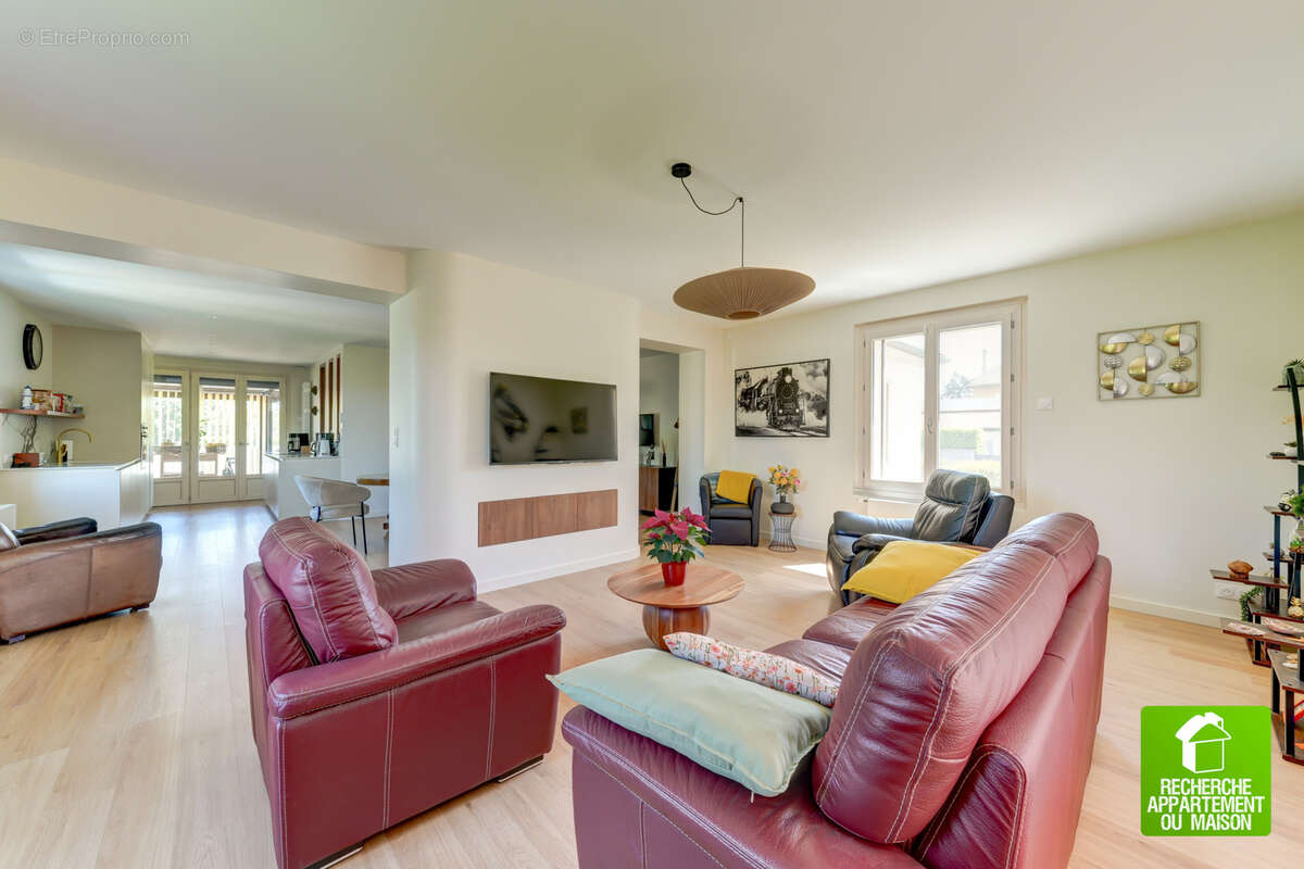 Maison entièrement rénovée avec belles prestations - photo 3
