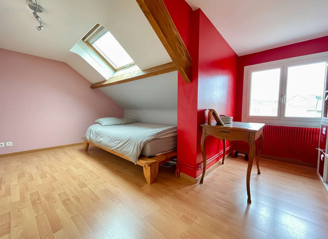 Maison à VERRIERES-LE-BUISSON