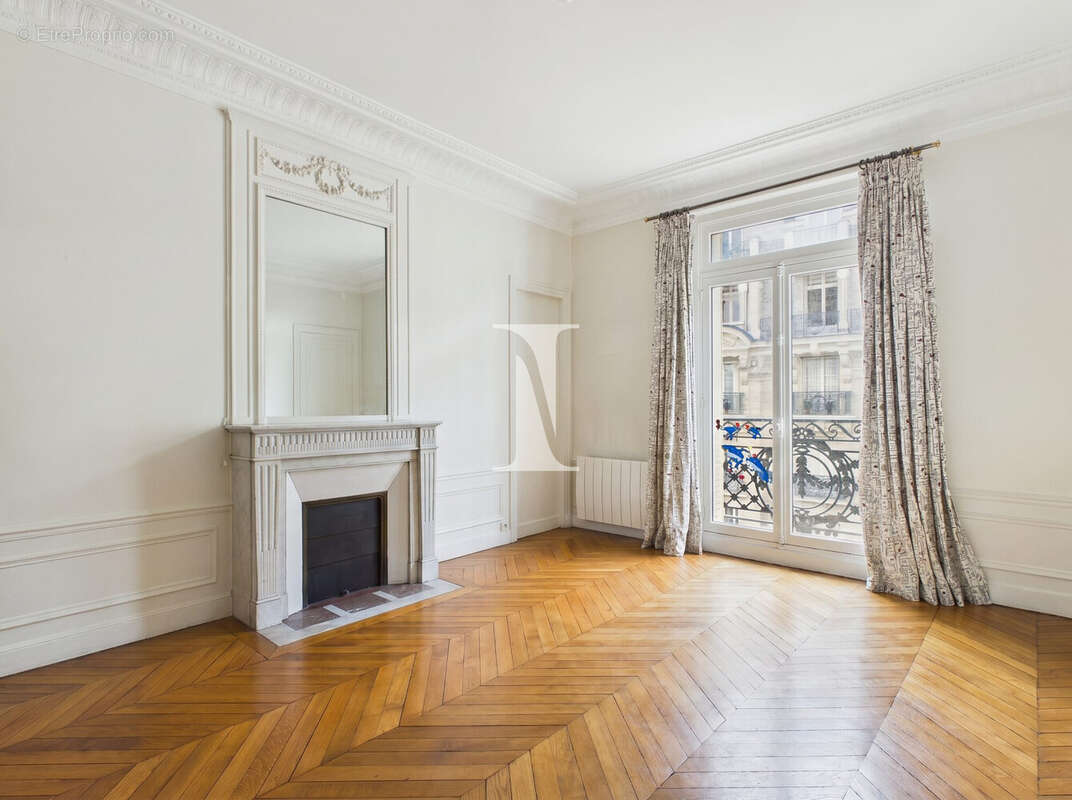 Appartement à PARIS-7E