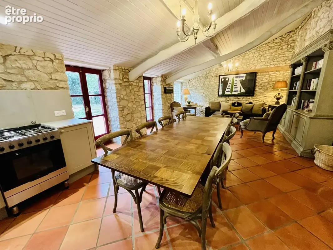 Belle Maison de Village en Pierre Rénovée avec Jardin Clos et Garage - photo 13