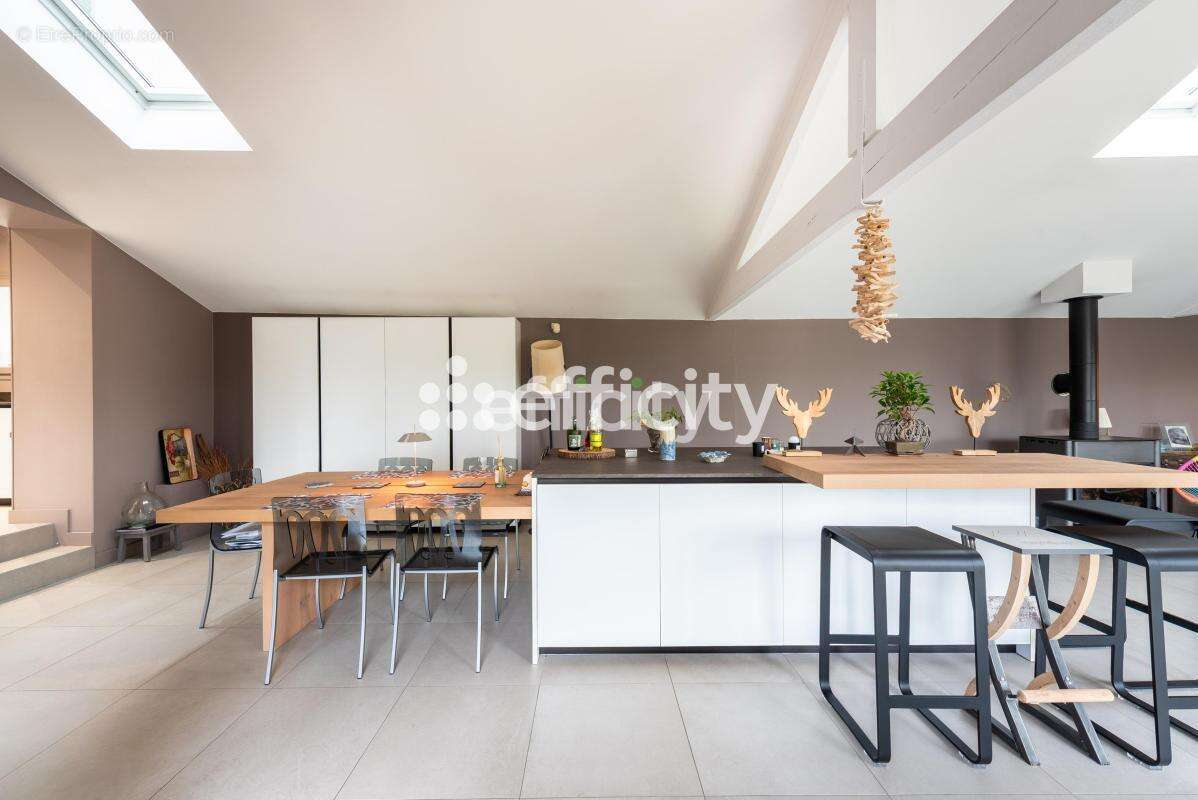 Maison à COLLONGES-AU-MONT-D&#039;OR