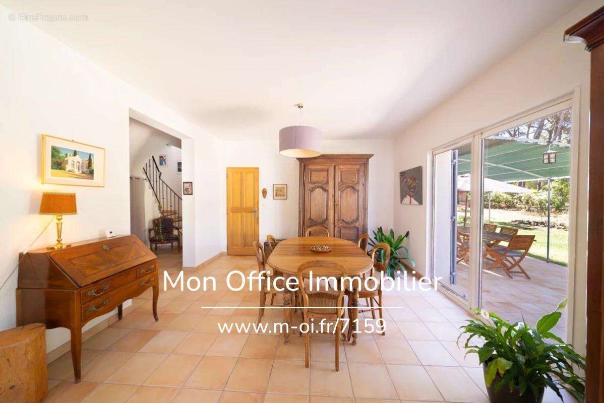 Référence : 7159-DVI - AIX EN PROVENCE - Celony - Bastide de caractère de 172 m² sur un terrain plat de 2 300 m² avec piscine - photo 7