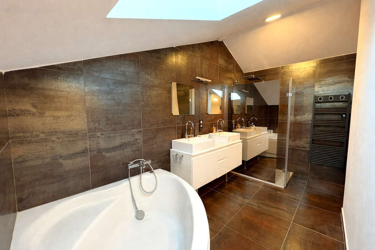 Maison à AMBERIEUX-EN-DOMBES