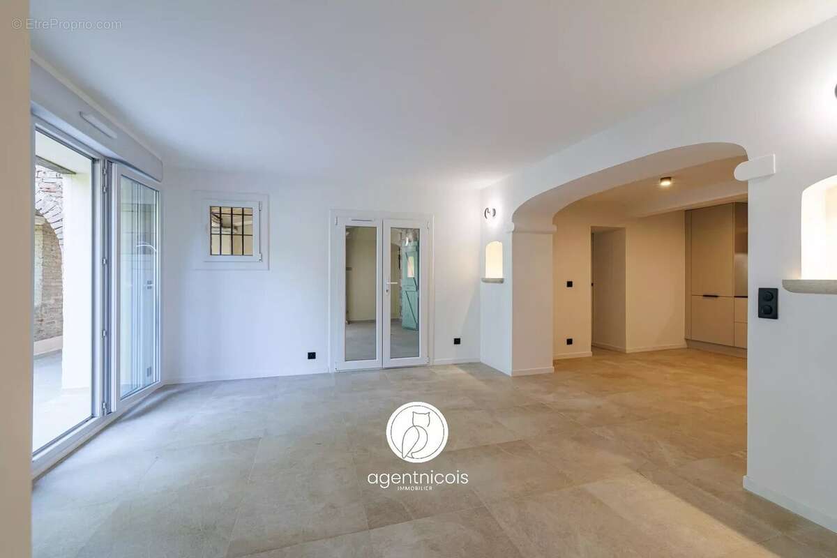 Appartement à SAINT-LAURENT-DU-VAR