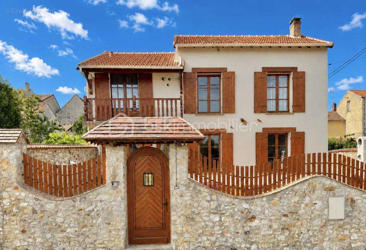 Charmante maison en pierre rénovée avec terrain constructible – 110 m² – Condé-Sainte-Libiaire - photo 17