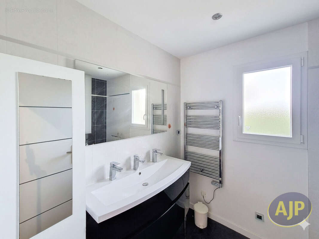 Maison à L'HERBERGEMENT