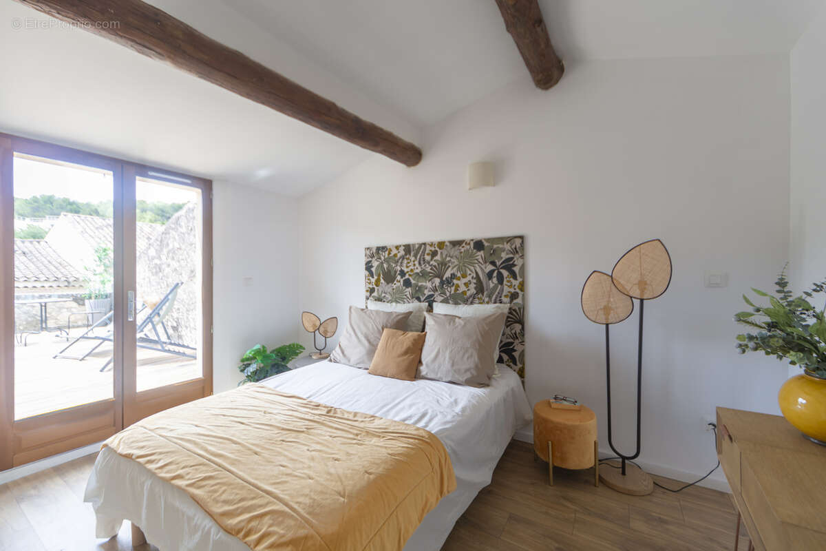 Maison à LA ROQUE-D'ANTHERON