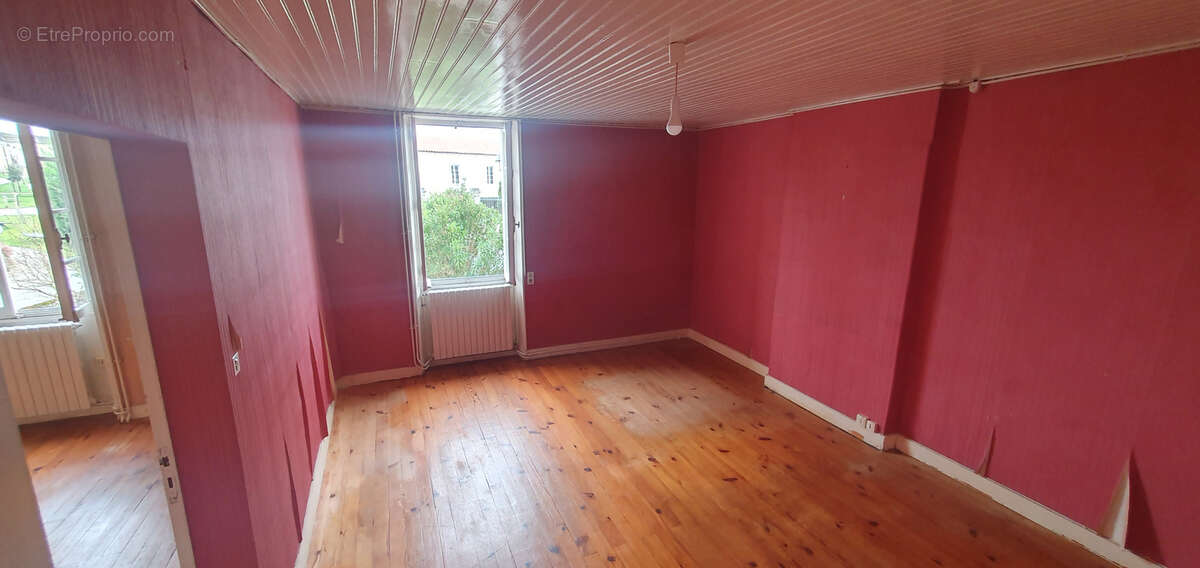 Maison à SAINT-MEME-LES-CARRIERES