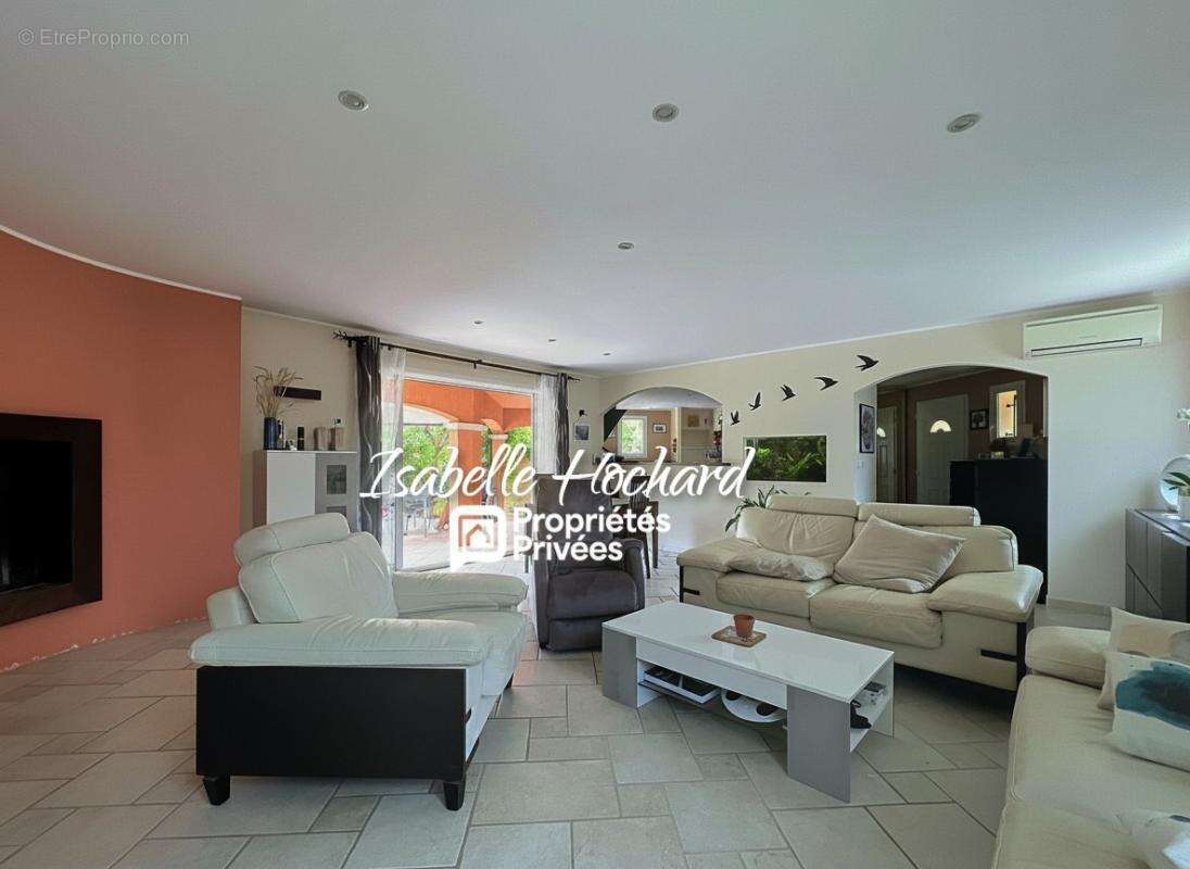 Maison familiale avec appartement T2 indépendant, piscine et grand terrain  Quartier calme à Garéoult - photo 8